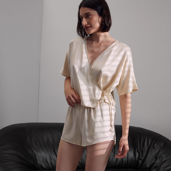 NWT Lunya Washable Silk Pearl Dolman Short Set, Swan White - Swan White / XS - Picture 2 of 8